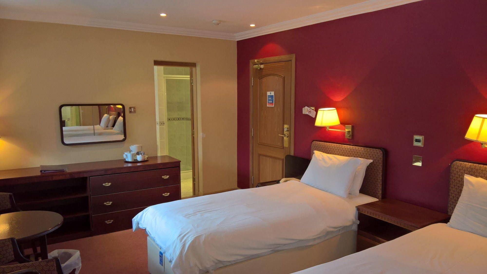 Dean Park Hotel Kirkcaldy Extérieur photo
